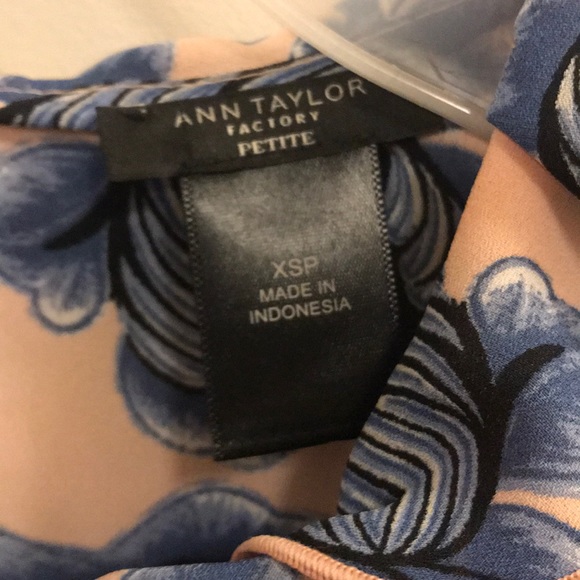 Floral Print Ann Taylor Factory Petite Blouse- XSP - Picture 3 of 5